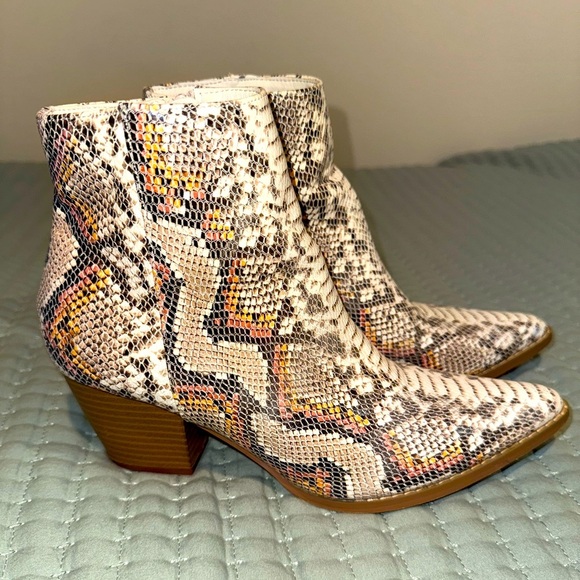 COCONUTS BY MATISSE Snake Print Heeled Booties Size 8M GUC - Picture 1 of 9
